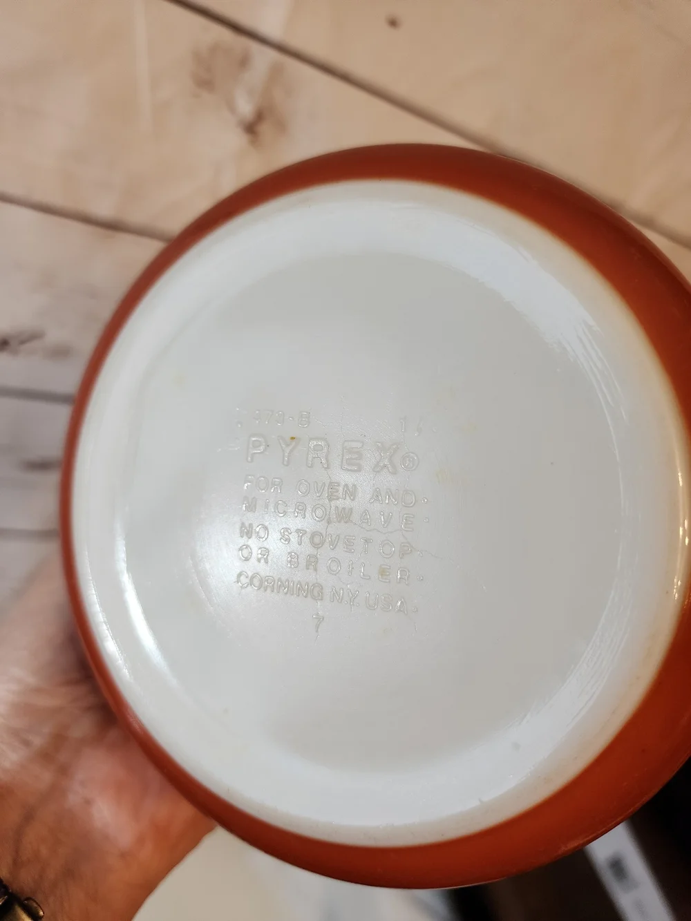 Vintage Wheat Pattern Pyrex Serving Bowl in Burnt Orange